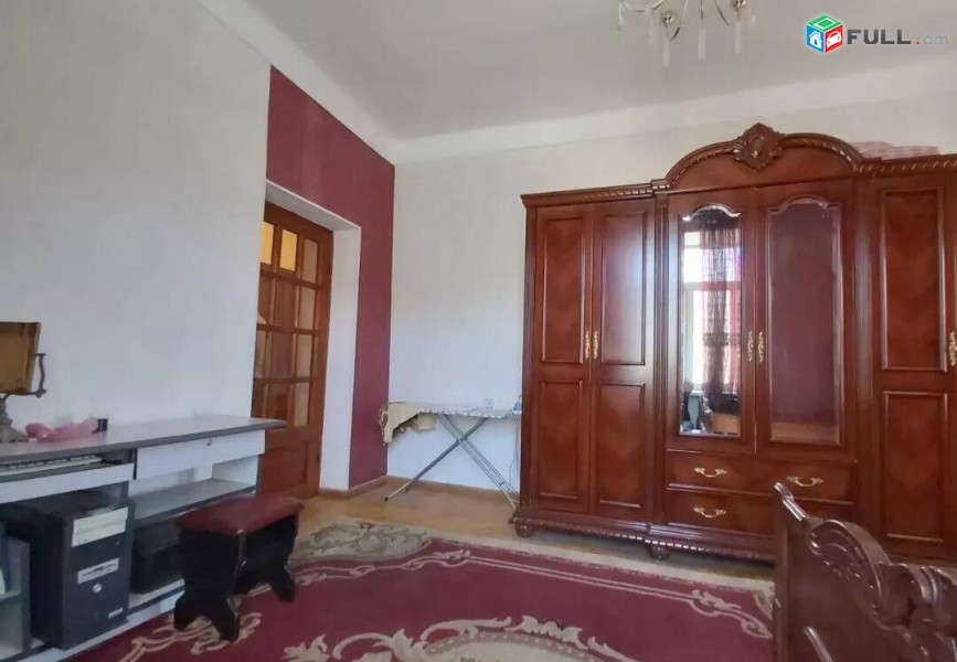 2 սենյականոց բնակարան Կասյան փողոցում, 61 ք.մ., 2/5 հարկ, կապիտալ վերանորոգված, քարե շենք