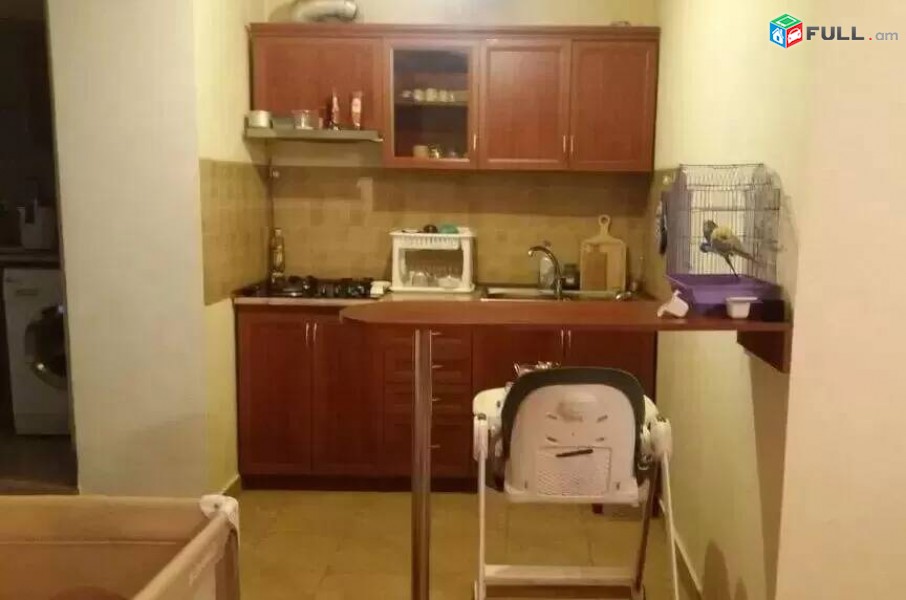 2 սենյականոց բնակարան Վահրամ Փափազյան փողոցում, 62 ք.մ., 2/4 հարկ, կոսմետիկ վերանորոգում, քարե շենք