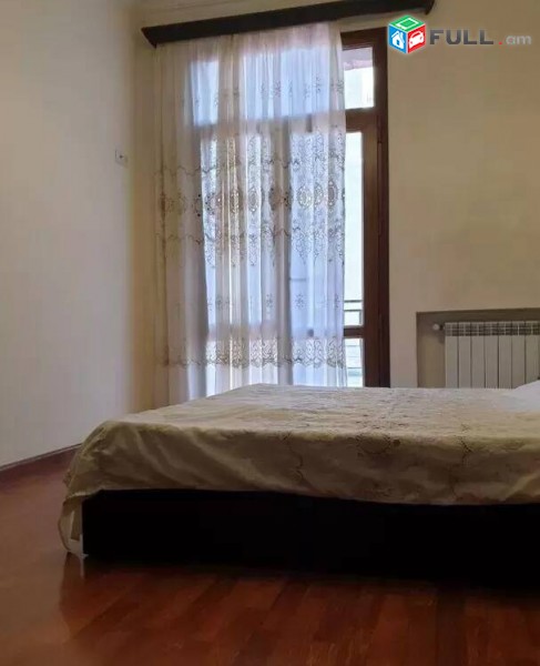 3 սենյականոց բնակարան Կոմիտասի պողոտայում, 72 ք.մ., 3/5 հարկ, կապիտալ վերանորոգված, քարե շենք