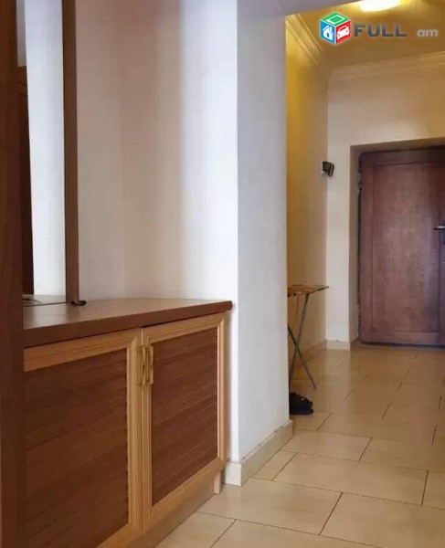 3 սենյականոց բնակարան Կոմիտասի պողոտայում, 72 ք.մ., 3/5 հարկ, կապիտալ վերանորոգված, քարե շենք