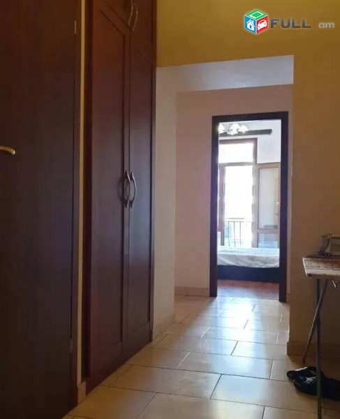 3 սենյականոց բնակարան Կոմիտասի պողոտայում, 72 ք.մ., 3/5 հարկ, կապիտալ վերանորոգված, քարե շենք