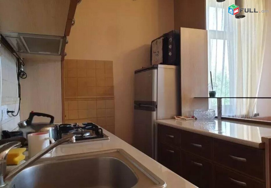 3 սենյականոց բնակարան Կոմիտասի պողոտայում, 72 ք.մ., 3/5 հարկ, կապիտալ վերանորոգված, քարե շենք