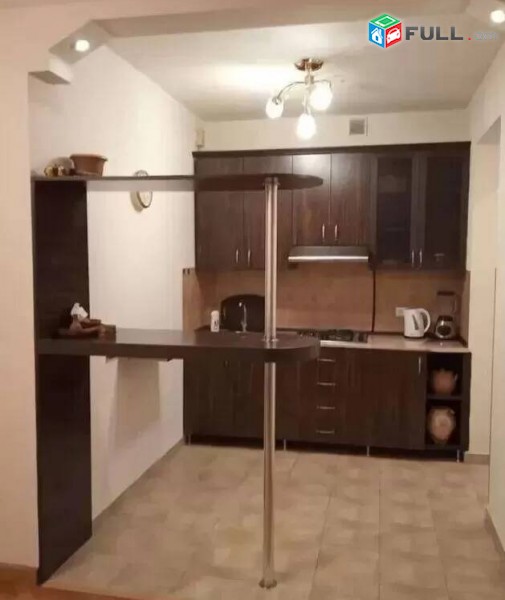 2 սենյականոց բնակարան Կիևյան փողոցում, 52 ք.մ., 3/5 հարկ, կապիտալ վերանորոգված, քարե շենք
