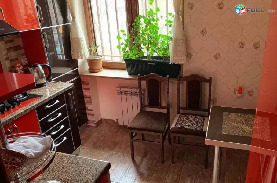 1 սենյականոց բնակարան Կոմիտասի պողոտայում, 46 ք.մ., 3/5 հարկ, կապիտալ վերանորոգված, քարե շենք