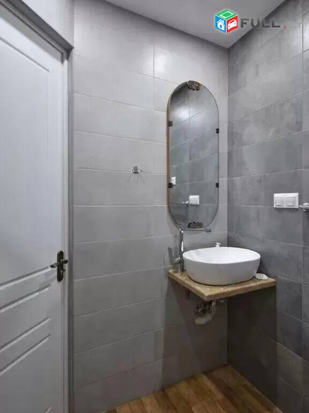 2 սենյականոց բնակարան Կոմիտասի պողոտայում, 45 ք.մ., նախավերջին հարկ, կապիտալ վերանորոգված, քարե շենք