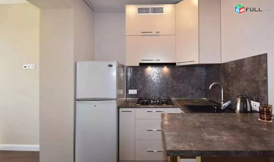 2 սենյականոց բնակարան Կոմիտասի պողոտայում, 45 ք.մ., նախավերջին հարկ, կապիտալ վերանորոգված, քարե շենք