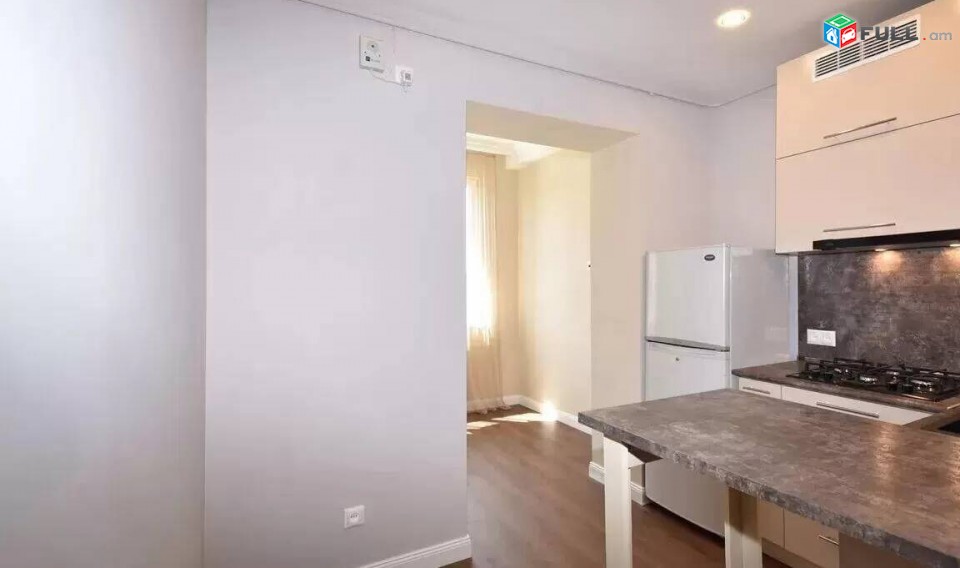 2 սենյականոց բնակարան Կոմիտասի պողոտայում, 45 ք.մ., նախավերջին հարկ, կապիտալ վերանորոգված, քարե շենք