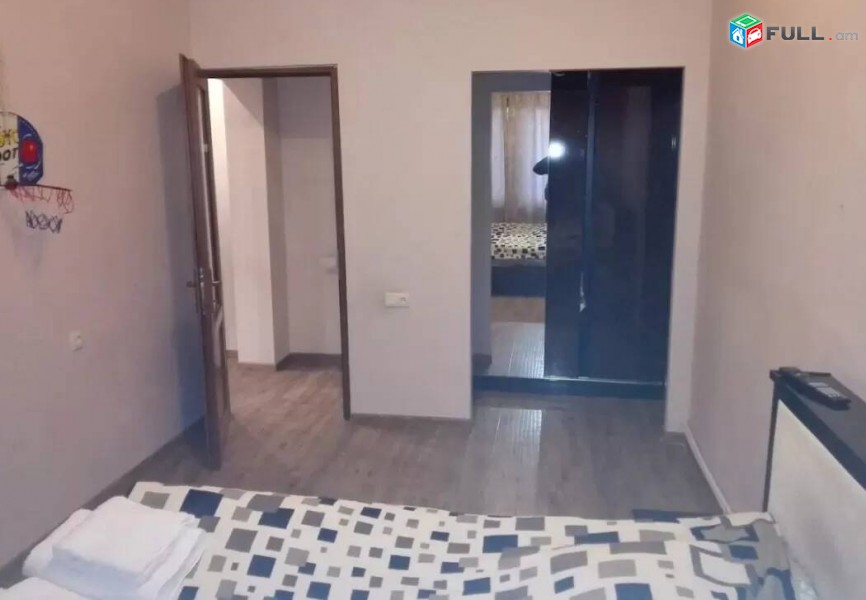 2 սենյականոց բնակարան Կոմիտասի պողոտայում, 50 ք.մ., 3/5 հարկ, կապիտալ վերանորոգված, քարե շենք