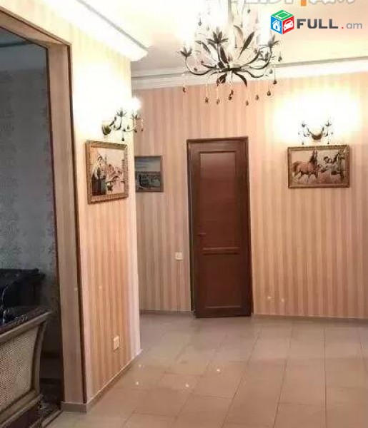 3 սենյականոց բնակարան Մեսրոպ Մաշտոցի պողոտայում, 105 ք.մ., կոսմետիկ վերանորոգում, քարե շենք