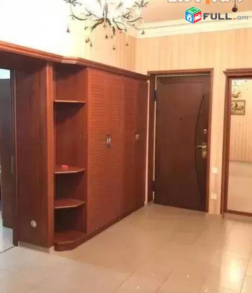 3 սենյականոց բնակարան Մեսրոպ Մաշտոցի պողոտայում, 105 ք.մ., կոսմետիկ վերանորոգում, քարե շենք