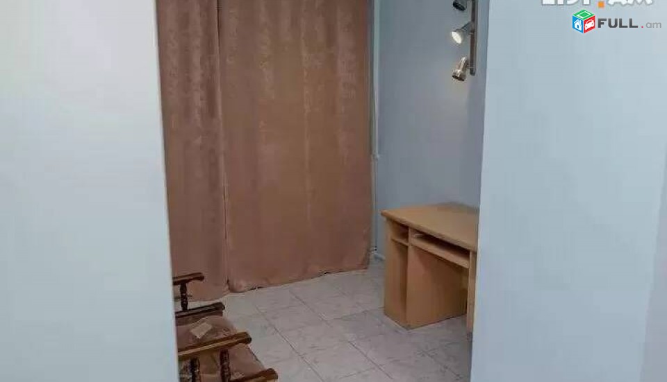 3 սենյականոց բնակարան Նալբանդյան փողոցում, 90 ք.մ., 2/5 հարկ, կապիտալ վերանորոգված, քարե շենք