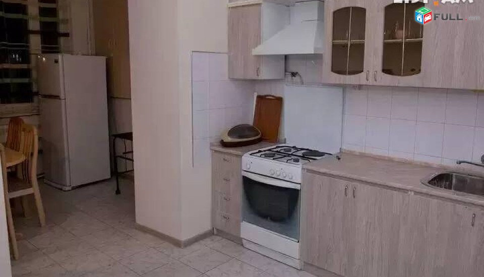 3 սենյականոց բնակարան Նալբանդյան փողոցում, 90 ք.մ., 2/5 հարկ, կապիտալ վերանորոգված, քարե շենք
