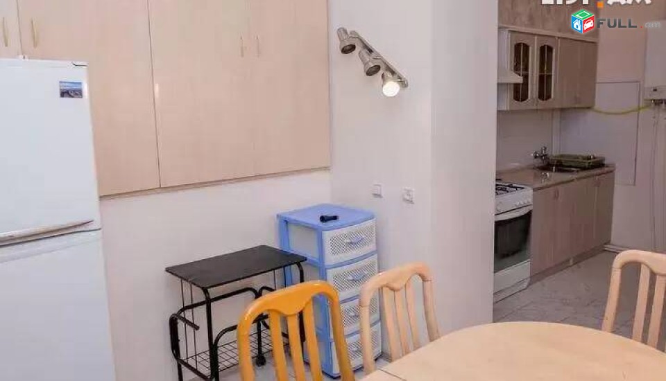 3 սենյականոց բնակարան Նալբանդյան փողոցում, 90 ք.մ., 2/5 հարկ, կապիտալ վերանորոգված, քարե շենք
