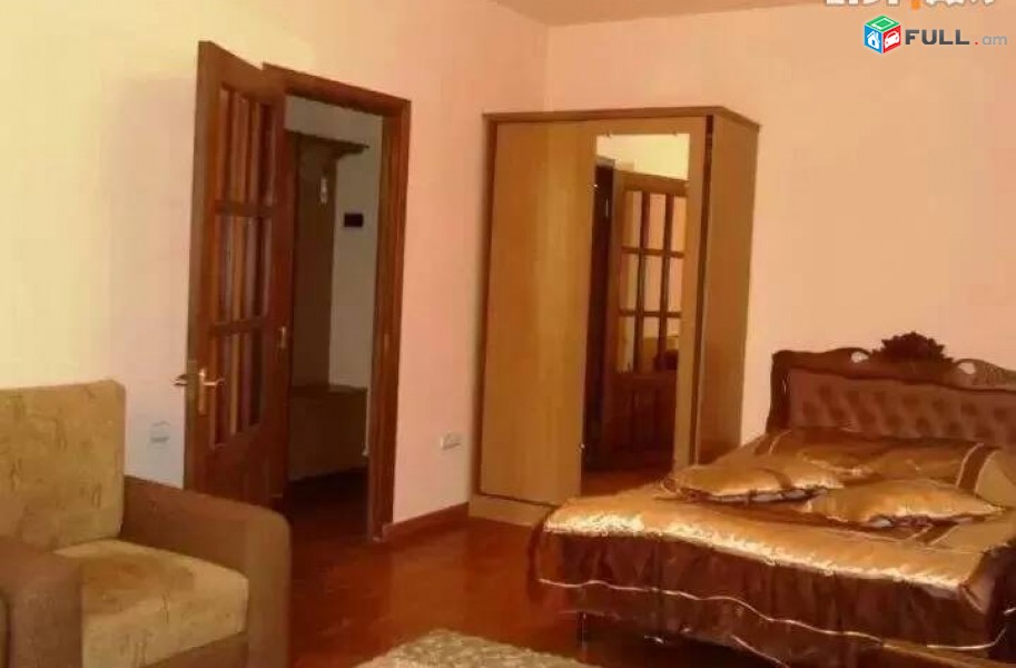 1 սենյականոց բնակարան կենտրոնում, 40 ք.մ., 2/5 հարկ, կապիտալ վերանորոգված, քարե շենք