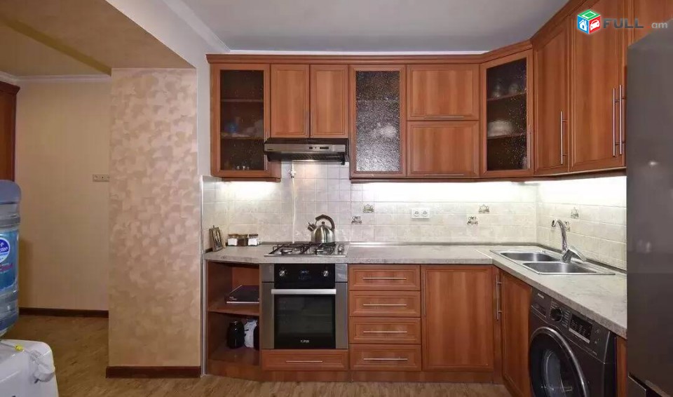 2 սենյականոց բնակարան Նալբանդյան փողոցում, 70 ք.մ., 2/7 հարկ, կապիտալ վերանորոգված, քարե շենք