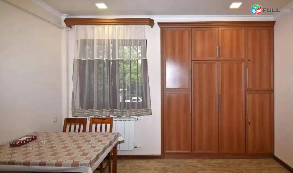 2 սենյականոց բնակարան Նալբանդյան փողոցում, 70 ք.մ., 2/7 հարկ, կապիտալ վերանորոգված, քարե շենք