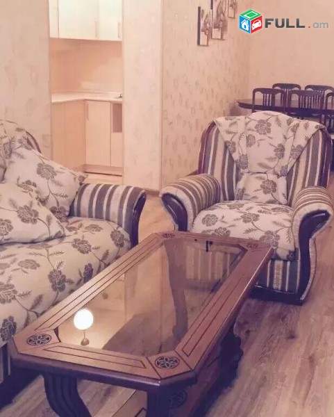 3 սեն. բնակարան Կոմիտասի պողոտայում, 80 ք.մ., 6/8 հարկ, կապիտալ վերանորոգված, քարե շենք
