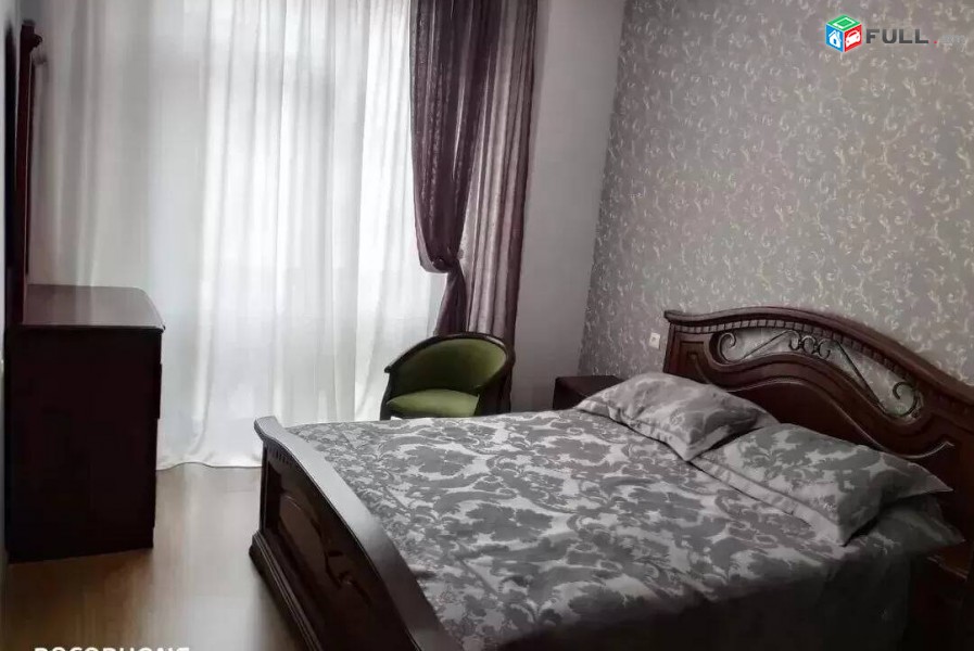 3 սեն. բնակարան նորակառույց շենքում Նիկողայոս Ադոնցի փողոցում, 98 ք.մ., բարձր առաստաղներ