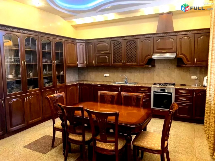 Կոդ 45812 Երկու հարկանի քարե տուն Աջափնյակում, 800 ք.մ., 3 սանհանգույց, կապիտալ վերանորոգված