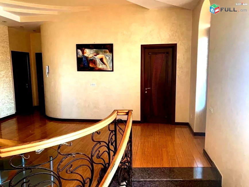 Կոդ 45812 Երկու հարկանի քարե տուն Աջափնյակում, 800 ք.մ., 3 սանհանգույց, կապիտալ վերանորոգված