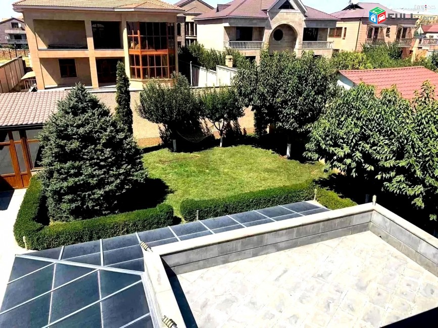 Կոդ 45812 Երկու հարկանի քարե տուն Աջափնյակում, 800 ք.մ., 3 սանհանգույց, կապիտալ վերանորոգված