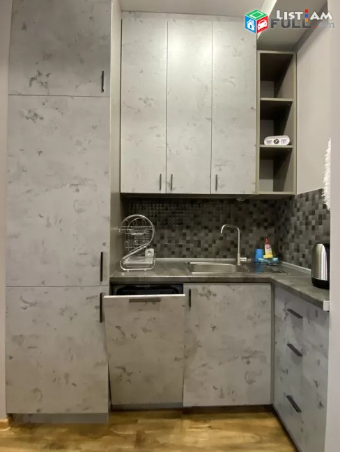 Կոդ 41808  Ամիրյան փողոց 3 սենյականոց բն, նորակառույց