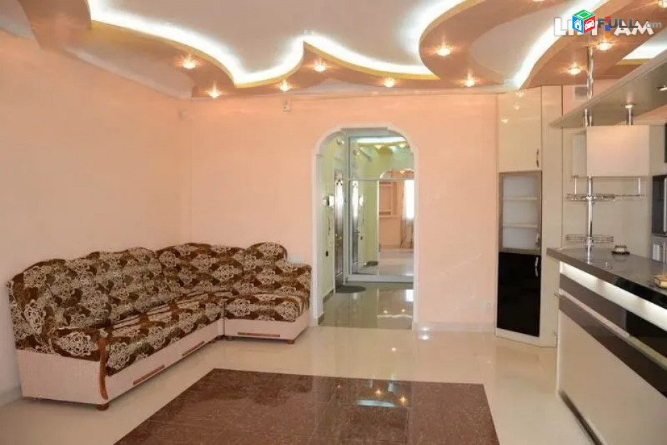 Կոդ 73483  Խորենացու փողոց 3 սենյականոց բն 