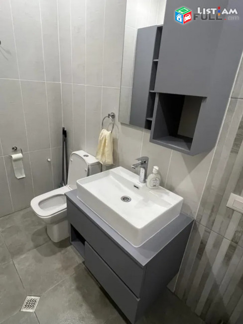 Կոդ 79808  Աբովյան փողոց 3 սենյակ