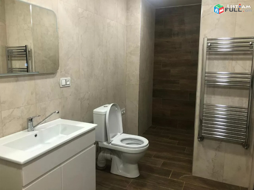 Կոդ 73206  Երեք հարկանի քարե տուն, Այգեձորի 1-ին նրբանցք կենտրոնում, 220 ք.մ., 2 սանհանգույց