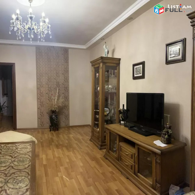 Կոդ 73251  4 սենյականոց բնակարան Վիկտոր Համբարձումյան փողոցում,