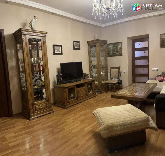 Կոդ 73251  4 սենյականոց բնակարան Վիկտոր Համբարձումյան փողոցում,
