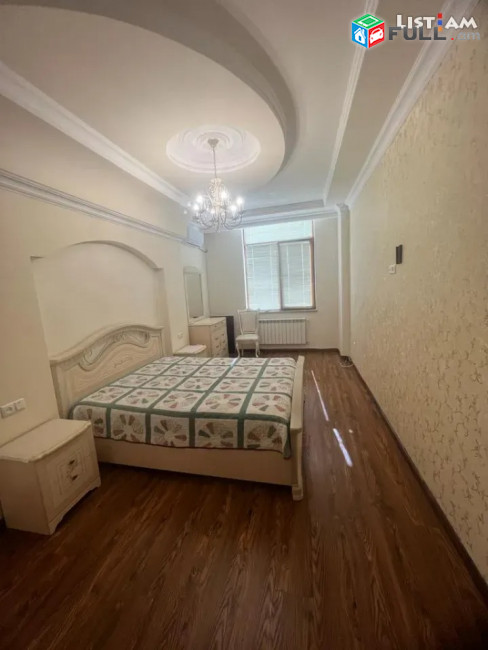 Կոդ 3718  Խորենացու փողոց 4 սենյակ 2 սանհանգույց