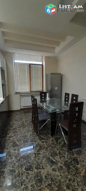 Կոդ 3718  Խորենացու փողոց 4 սենյակ 2 սանհանգույց