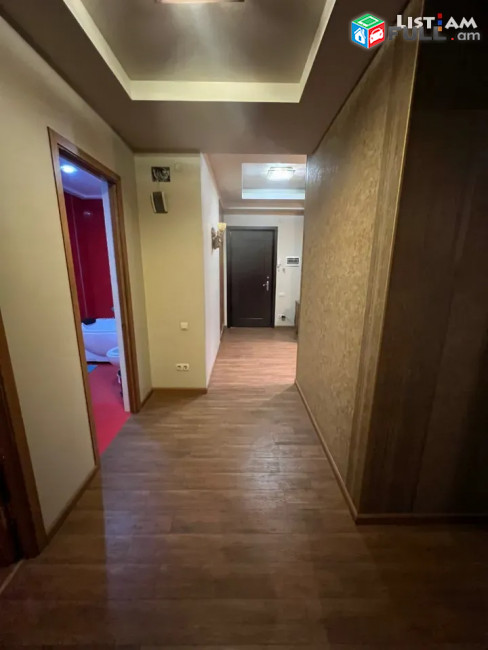 Կոդ 37219  Հանրապետության փողոց 4 սենյակ, 2 սանհանգույց