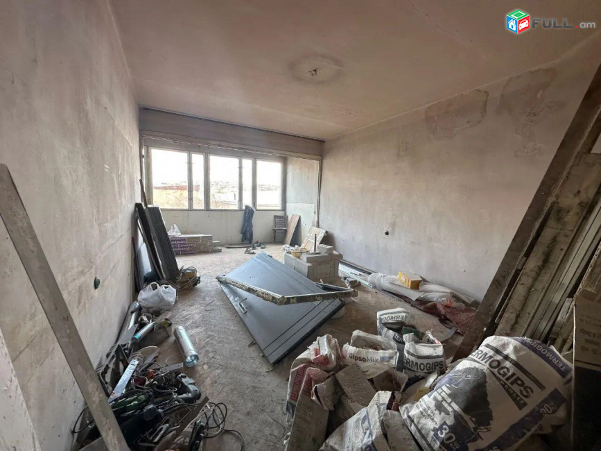 2 սենյականոց բնակարան Ադոնցի փողոցում, 43 քմ, նախավերջին հարկ, քարե շենք