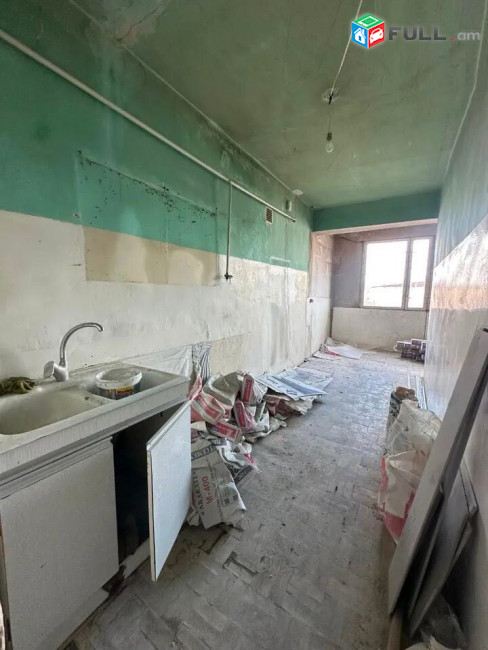 2 սենյականոց բնակարան Ադոնցի փողոցում, 43 քմ, նախավերջին հարկ, քարե շենք