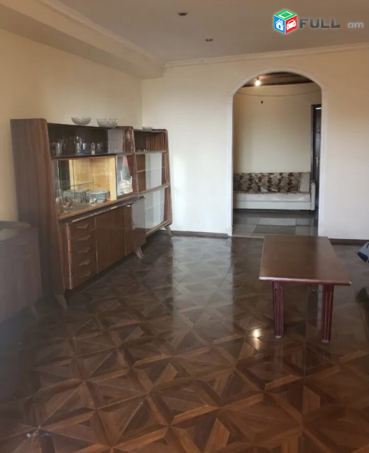 Կենտրոնում տրվում է 3 սենյականոց բնակարան 