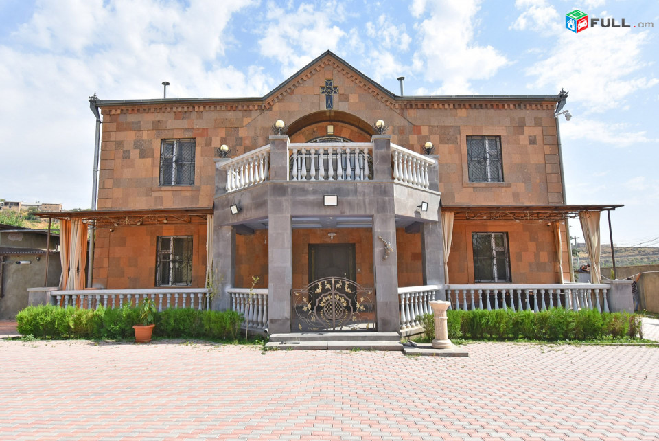 Առանձնատուն, Պտղնի,Բնակելի՝ 793 մ2, հողատարածք` 2,500 մ2 2 հարկանի