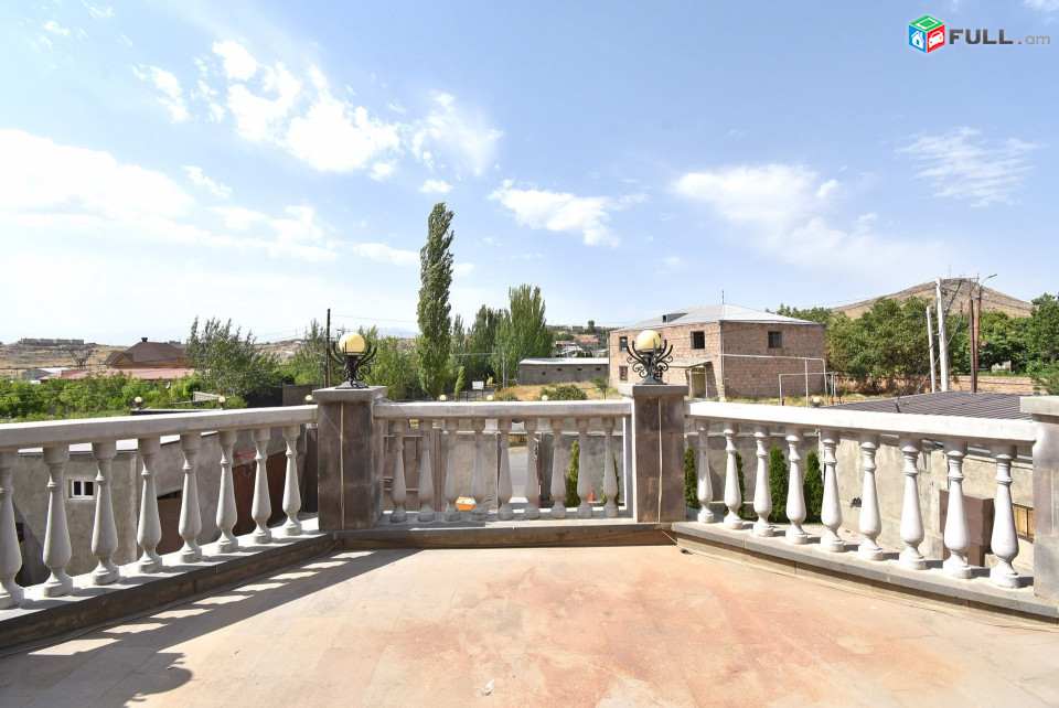 Առանձնատուն, Պտղնի,Բնակելի՝ 793 մ2, հողատարածք` 2,500 մ2 2 հարկանի