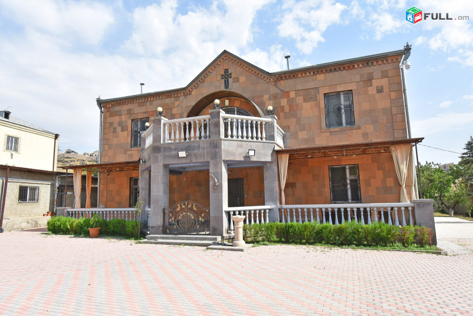 Առանձնատուն, Պտղնի,Բնակելի՝ 793 մ2, հողատարածք` 2,500 մ2 2 հարկանի