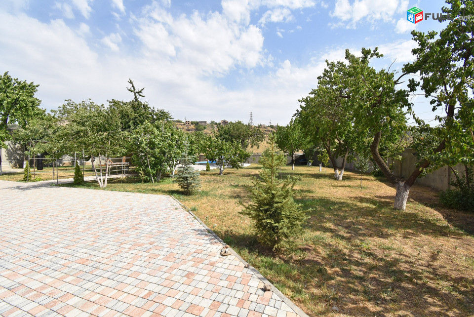 Առանձնատուն, Պտղնի,Բնակելի՝ 793 մ2, հողատարածք` 2,500 մ2 2 հարկանի