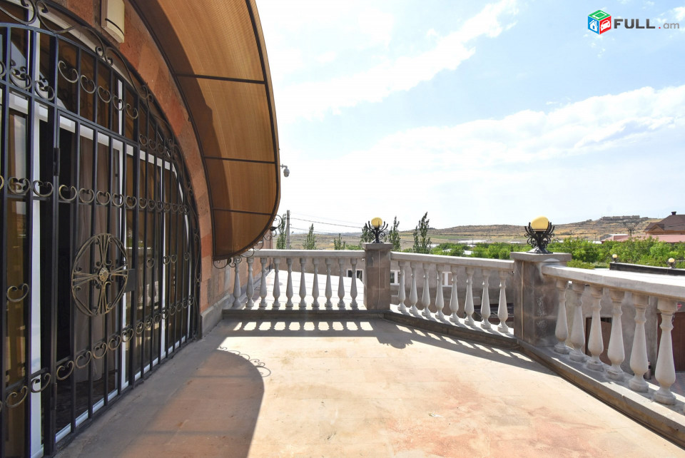 Առանձնատուն, Պտղնի,Բնակելի՝ 793 մ2, հողատարածք` 2,500 մ2 2 հարկանի