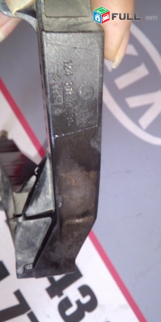 Кронштейн педали газа MERCEDES BENZ W124 (1984-1993)  1243011420