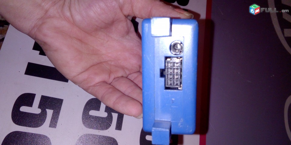 Meqenayi Bluetooth hamakargI BLOK  Parrot CK3100 Meqenai mej Mianum e Cankacac Heraxosi Bluetoothov 