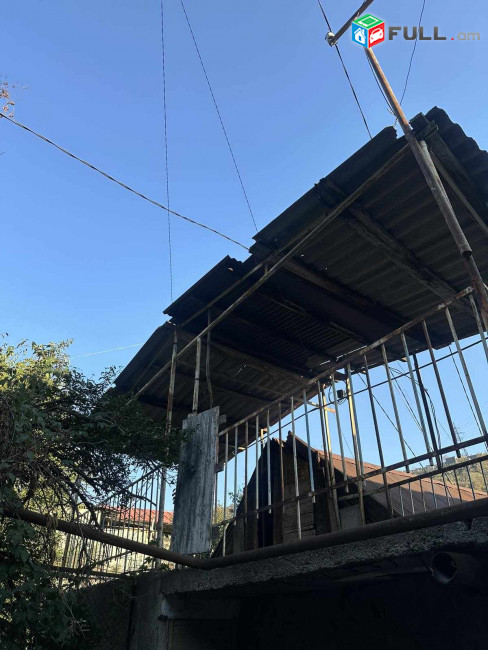 Կենտրոն մյասնիկյան փողոց 45 տուն, մակերեսը 47 քմ տակը կա ավտոտնակ բնակարանը վերանորոգված է և մարդ չի բնակվում