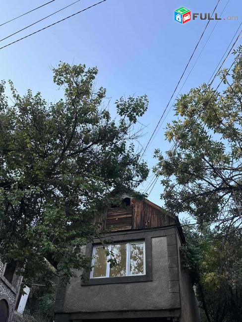 Կենտրոն մյասնիկյան փողոց 45 տուն, մակերեսը 47 քմ տակը կա ավտոտնակ բնակարանը վերանորոգված է և մարդ չի բնակվում