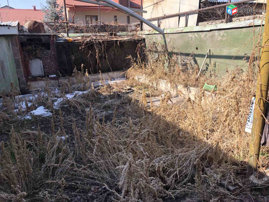 Երևան, Քանաքեռ-Զեյթուն Մ. Ավետիսյան 2-րդ փողոց 58  տուն ընդհանուր քմ 402.15 քմ տան մակերեսը 155.7 ավտոտնակ 18.7 , օժանդակ շինություն 8քմ, կաթսայատուն 4.2քմ 