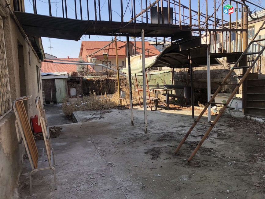 Երևան, Քանաքեռ-Զեյթուն Մ. Ավետիսյան 2-րդ փողոց 58  տուն ընդհանուր քմ 402.15 քմ տան մակերեսը 155.7 ավտոտնակ 18.7 , օժանդակ շինություն 8քմ, կաթսայատուն 4.2քմ 