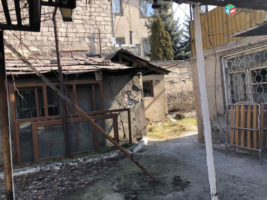 Երևան, Քանաքեռ-Զեյթուն Մ. Ավետիսյան 2-րդ փողոց 58  տուն ընդհանուր քմ 402.15 քմ տան մակերեսը 155.7 ավտոտնակ 18.7 , օժանդակ շինություն 8քմ, կաթսայատուն 4.2քմ 