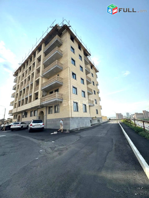 Սևքարեցի Սաքոյի թիվ 19 հասցե փողոցում վաճառվում է 3 սենյականոց բնակարան՝ 131 ք. Մ մակերեսով: Բնակարանը գտնվում է 6 հարկանի նորակառույց շենքի 2-րդ հարկում։